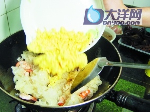 銀耳炒蝦仁的做法(圖解)-