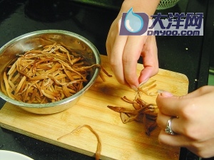 金針木耳蒸雞的做法(圖解)-