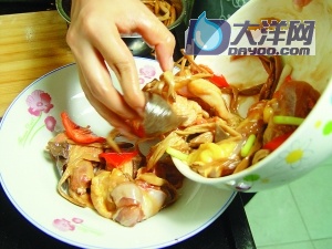 金針木耳蒸雞的做法(圖解)-