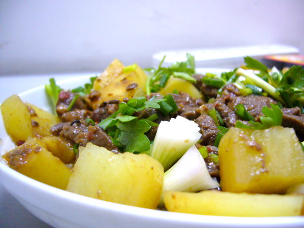 土豆兩吃:土豆燒牛肉、土豆燜豆角-