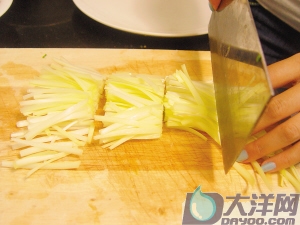 茄汁韭黃炒蛋的做法(圖解)-